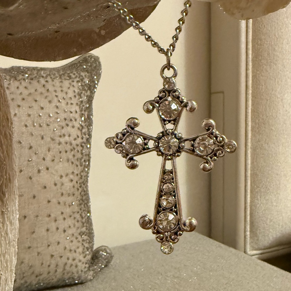 Elegant Silver Cross Pendant Necklace